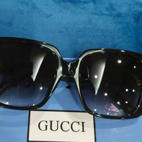 Gucci Oversized Square Black Sunglasses - Picture 7 of 7